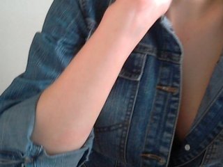 Webcam Belle - sunlana1 blonde cam girl with shaved pussy doesn't spare her booty
