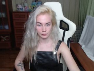 Webcam Belle - carinfox cam girl with big ass presents hot live sex cum show