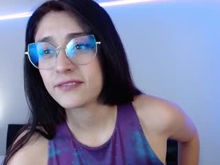 Webcam Belle - la_rola_ cam girl with big tits wants gets anal fucked from behind