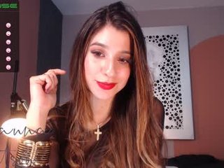 Webcam Belle - giannawatson spanish cam babe with small tits loves sex on camera