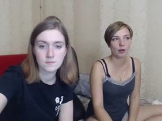 Webcam Belle - emievalilybtrfly pregnant cam girl opens hairy pussy online