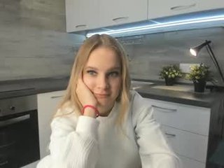 Webcam Belle - margaretwilkinson teen cam girl plays with her tight pussy