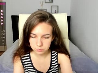 Webcam Belle - mila_bb cam babe with small tits offer their holes for dirty live sex