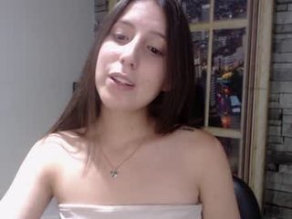 Webcam Belle - lylyth_lopez spanish cam babe with small tits loves sex on camera