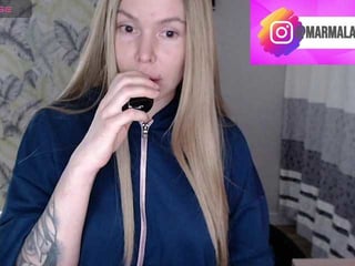 Webcam Belle - foxymoxy19 cam girl loves her sweet pussy penetrated hard