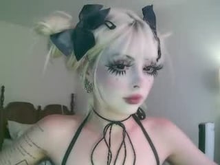 Webcam Belle - bl0odsyring3 cam girl showing big fake tits, fetish and rough sex