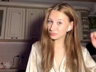 Webcam Belle - bloody_petal nude cam bitch enjoys hard live sex on camera