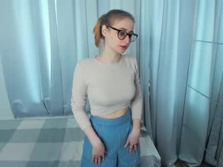 Webcam Belle - faairytale teenage cam girl plays with her ass hole