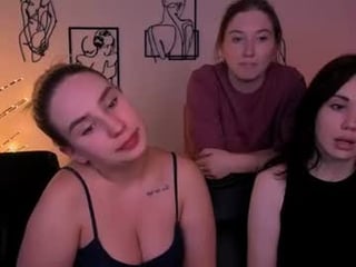 Webcam Belle - emilynxx brunette cam girl wants dirty cum show