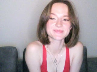 Webcam Belle - ellietonee russian cam girl fingers her hot shaved pussy online