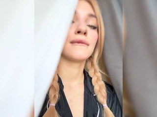 Webcam Belle - astridmoss cam girl loves her sweet pussy penetrated hard