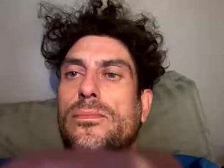 Webcam Belle - cclovefrench elegant cam girl in a revealing bra online