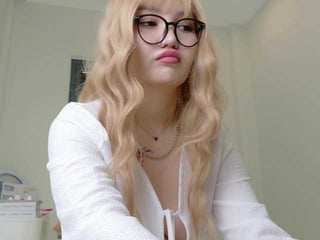Webcam Belle - sakuraclover cam girl loves her sweet pussy penetrated hard