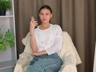 Webcam Belle - marcelarichard cam babe with small tits offer their holes for dirty live sex