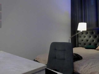 Webcam Belle - melody-sol russian cam girl fingers her hot shaved pussy online