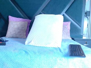 Webcam Belle - miaston spanish cam babe wants her asshole humped on camera