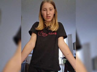 Webcam Belle - effecteyes00 european cam babe offers her hairy pussy for live sex experiments