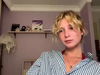 Webcam Belle - leantraugh depraved blonde cam girl presents her pussy drilled