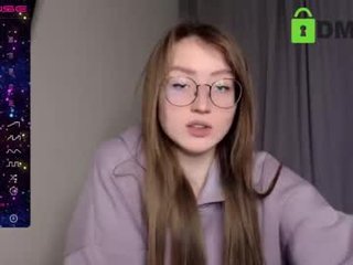 Webcam Belle - red__foxx this ginger teen loves spending time in the adult chatroom