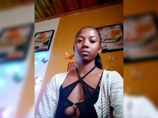 Webcam Belle - sahsahsexy ebony cam girl offers me her ass online
