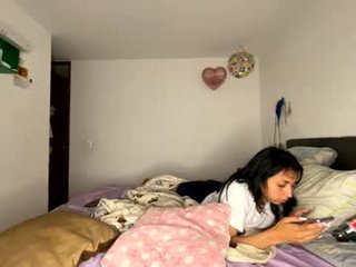 Webcam Belle - cherryandcreamsd cam babe wants her pussy fucked hard on camera