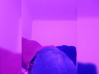 Webcam Belle - sashaslevan european cam babe offers her hairy pussy for live sex experiments