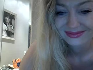 Webcam Belle - zarinaswift amateur cam mature with big tits enjoys hot live sex on the camera