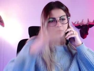 Webcam Belle - avrill_morgan spanish cam babe with small tits loves sex on camera