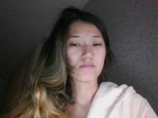 Webcam Belle - alisamia asian shaved pussy plays with big dildo