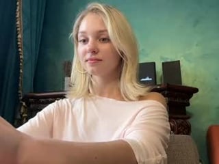 Webcam Belle - mauriceproenza depraved blonde cam girl presents her pussy drilled