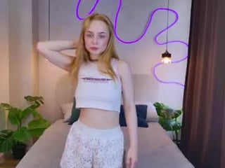 Webcam Belle - rebecca_night cam girl showing big tits and big ass