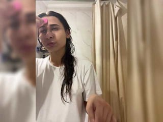 Webcam Belle - sweetyslice brunette teen cam babe plays with her tight asshole