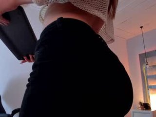 Webcam Belle - taylorxwhite spanish cam babe squirts with every single orgasm from the pounding machines online