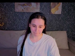 Webcam Belle - elizabet-collins russian cam girl fingers her hot shaved pussy online