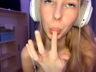 Webcam Belle - cherryrush951544 nude cam bitch enjoys hard live sex on camera