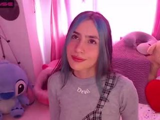 Webcam Belle - honeyypeaach cam girl squirting online in the chatroom