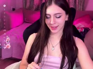 Webcam Belle - lunawho cam babe with small tits wants dirty live sex