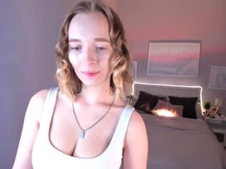 Webcam Belle - cheril_lady big tits cam babe gets an amazing pussy massage