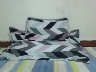 Webcam Belle - molly_fragance spanish cam babe with small tits loves sex on camera