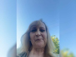 Webcam Belle - alina1965 blonde teen cam babe plays with her tight asshole