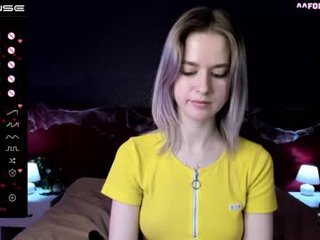 Webcam Belle - betany_foks big tits cam babe gets an amazing pussy massage