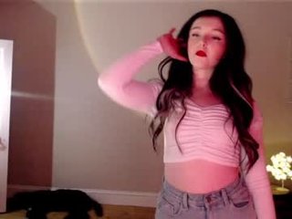 Webcam Belle - lucydelovely european cam babe with small tits goes doggie style online