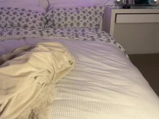 Webcam Belle - eliannaaa depraved blonde cam girl presents her pussy drilled
