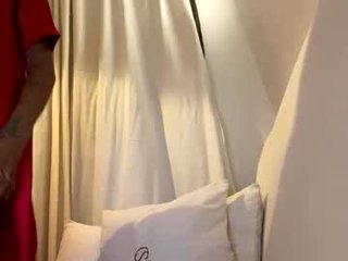 Webcam Belle - emma_yang big tits cam babe gets an amazing pussy massage