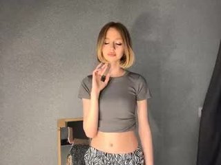 Webcam Belle - maybellferard depraved blonde cam girl presents her pussy drilled