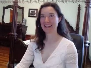 Webcam Belle - thornbury_rose depraved brunette cam girl presents her pussy sodomized