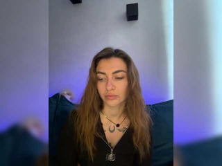 Webcam Belle - wildgirl teen cam girl loves getting her shaved pussy humped online