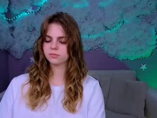 Webcam Belle - alishanoir depraved brunette cam girl presents her pussy sodomized