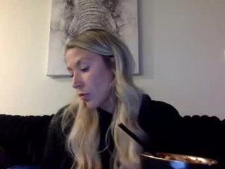 Webcam Belle - misss_alyssaaa cam girl gets her ass hard fucked by her partner