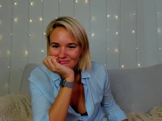 Webcam Belle - alexadewi cam slut loves fucking her boyfriend online